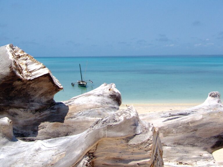 QuirimbasArchipelagoweb1 Dana Tours